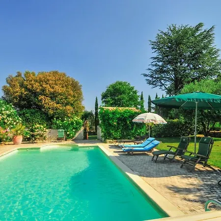 Saint-restitut Sleeps 8 Pool Villa