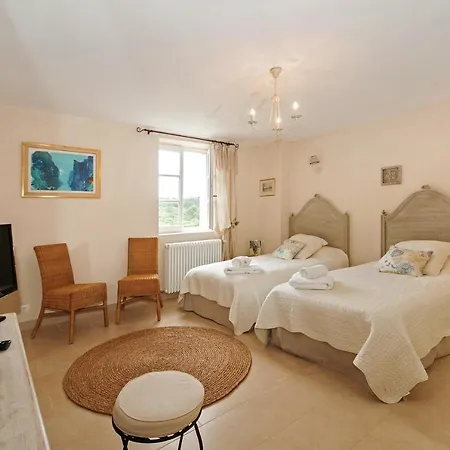 Villa Saint-restitut Sleeps 8 Pool *