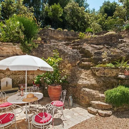 Villa Saint-restitut Sleeps 8 Pool