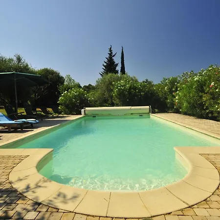 Saint-restitut Sleeps 8 Pool *