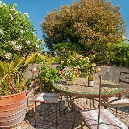 Saint-restitut Sleeps 8 Pool