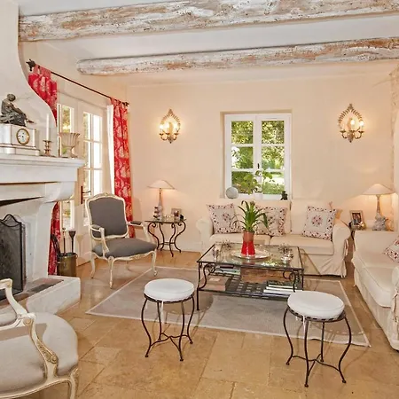 Saint-restitut Sleeps 8 Pool