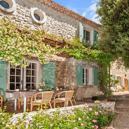 Villa Saint-restitut Sleeps 8 Pool
