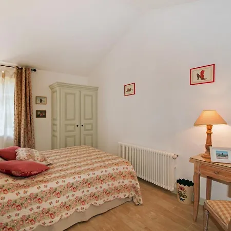 Saint-restitut Sleeps 8 Pool *