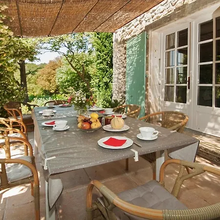 Saint-restitut Sleeps 8 Pool *